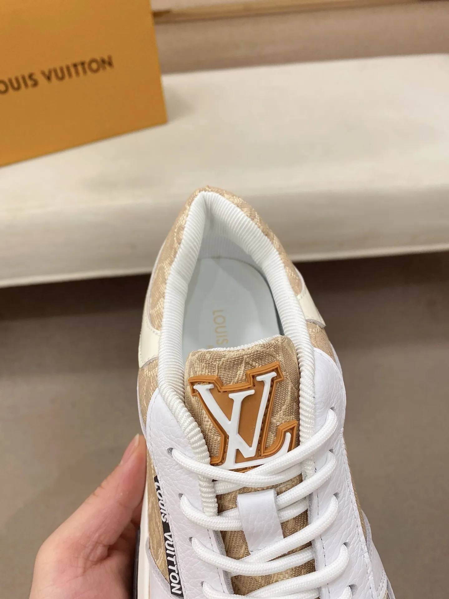 Men's shoes💰 462💰louis vuitton (Louis Vuitton/lv)🔍🔍The new counters are on sale at the same time. The uppers are imported from Italy. ️Re-engraved🇮🇹💪💪, ⚠Sole: The original sole is specially provided by the original factory, the exclusive movable molded sole is super comfortable, ⚠Original factory follow-up goods, 🔍🔍high quality, you can go in and out of the counter at will, welcome to compare⚠. Code number: 38-44 (45/46 customized, non-refundable)